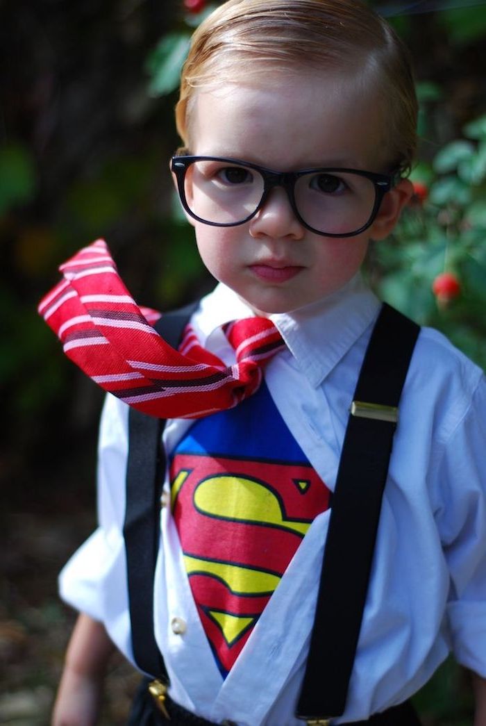 Noč čarovnic za otroke - kostum Superman s kravato in kozarci