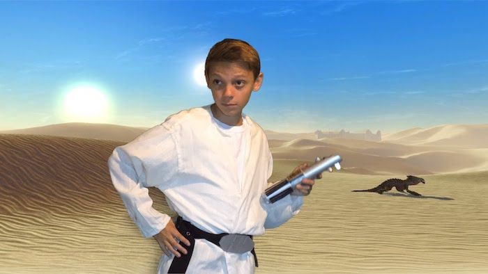 un costum Luke Skywalker pe fundalul Tatooine - Costume de Halloween pentru copii