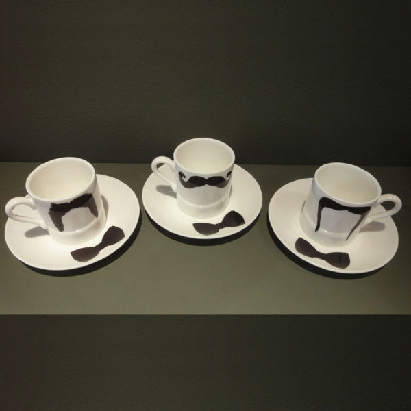 cool-funny-white-espresso-cup - sfondo in grigio