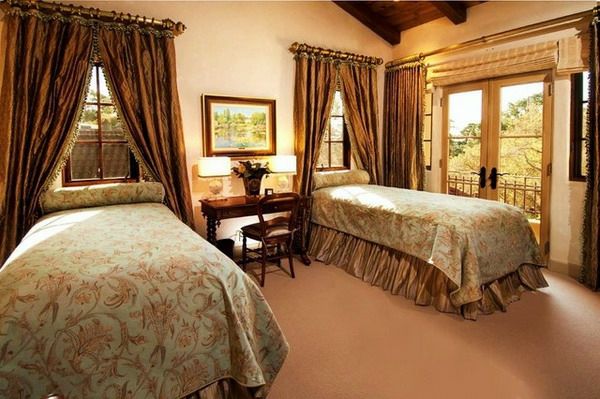 camera de relaxare cu perdele pentru dormitoare cu două paturi