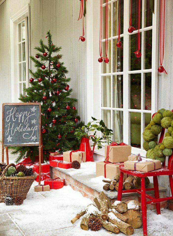 chladný-weihnachtsdeko-mimo zdobené jedľa darčeky koša veniec