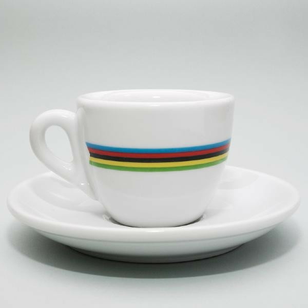 cool-white-espresso-cup-background-in-white - labai graži nuotrauka