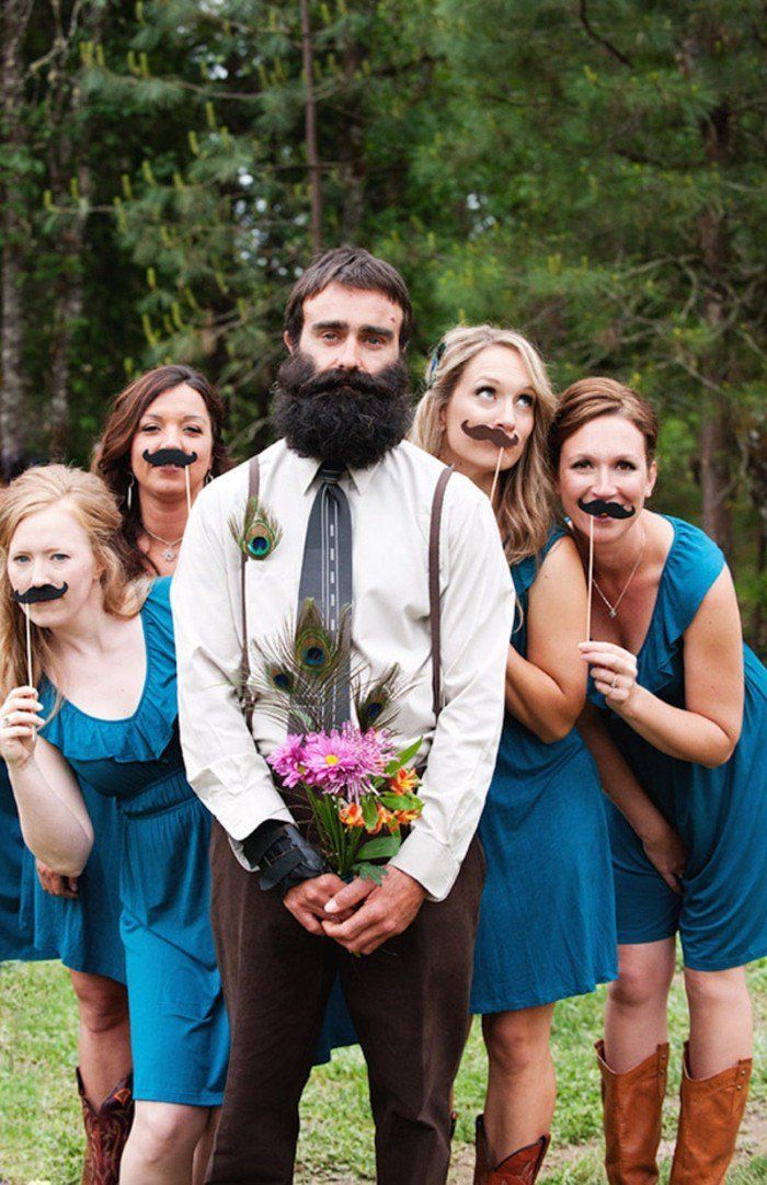 kietas vestuvių nuotrauka jaunikis su pamergės-Movember judėjimo