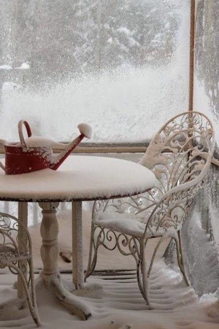 Cool vinterbilde Hage bord-stol av smidd jern vanning