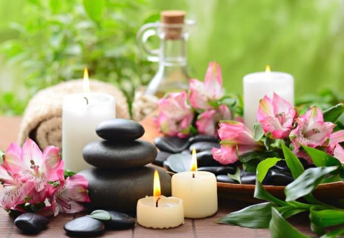 Vytvorte si vlastnú kozmetiku: pelargónový olej, lávové kamene, sviečky, osušky, muškátový kvet