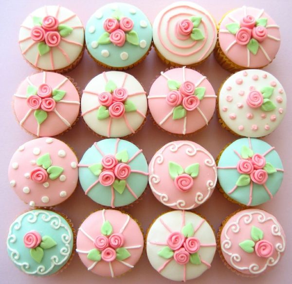 fantastiske-cupcakes Ornament Fargerike-cupcakes-dekorere