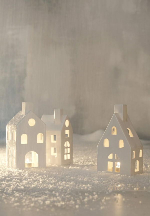 vit juldekoration - hus i vit färg