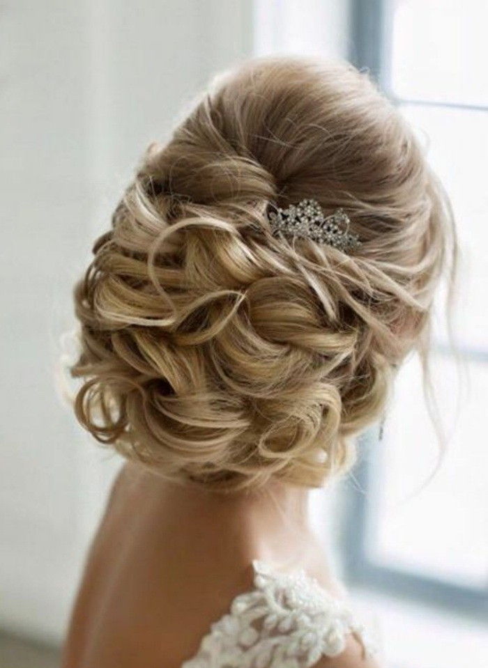 femei Coafuri-blond-hair-berilor-creț-accesoriu-înțelept-rochie-nunta coafura