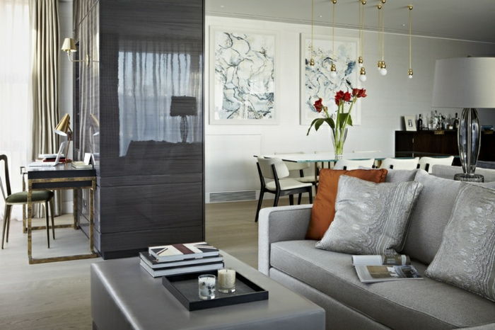 dansko-design-MOEBEL-dansko-MOEBEL-plueschsofa usnjeni stol, lesena tla-srebrno-blazina-posredni-light-over gang-do-življenjski prostor