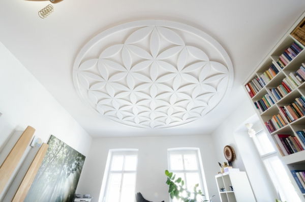 wohnideen vardagsrum design täcker design-flower-geometriska-siffror och vitt