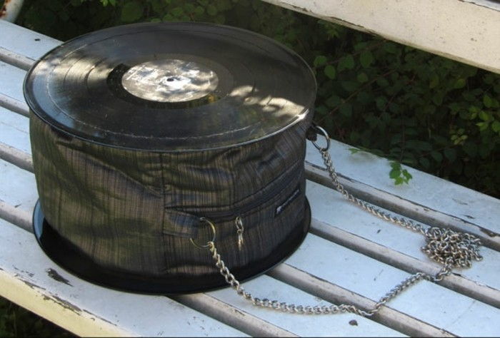 deco-of-schotel-fancy-bag-of-old-grammofoon