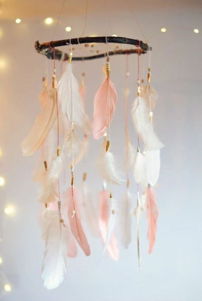 kreş moda rüya avcısı renkli tüy beyaz pembe aydınlatma fikirleri kreş güzel dekorasyon