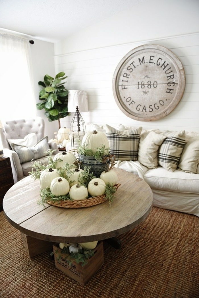 Ozdobte obývacia izba na jeseň, biele tekvica ako stolovú výzdobu, skvelé nápady na jesennú výzdobu