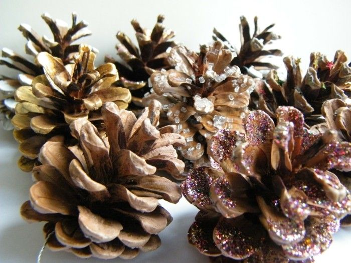 Deco-med-pinecone-glitter-og-silikon ornament