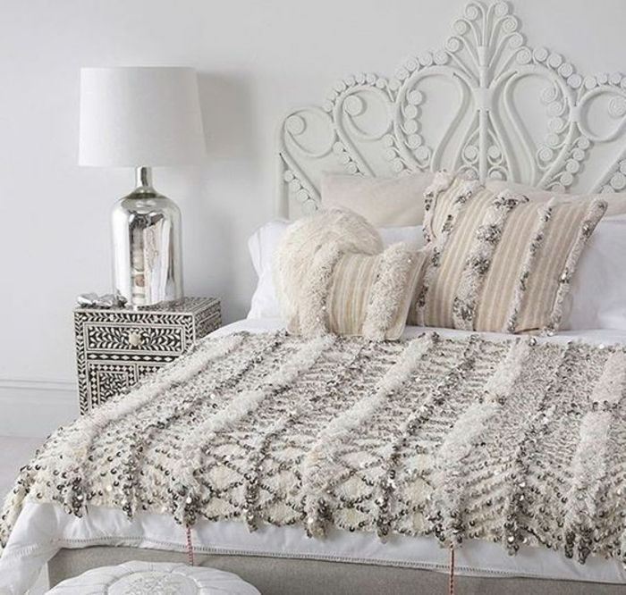 oosterse decoratie minimalistische in bed slaapkamer sprei gemaakt van kralen en glanzende draad