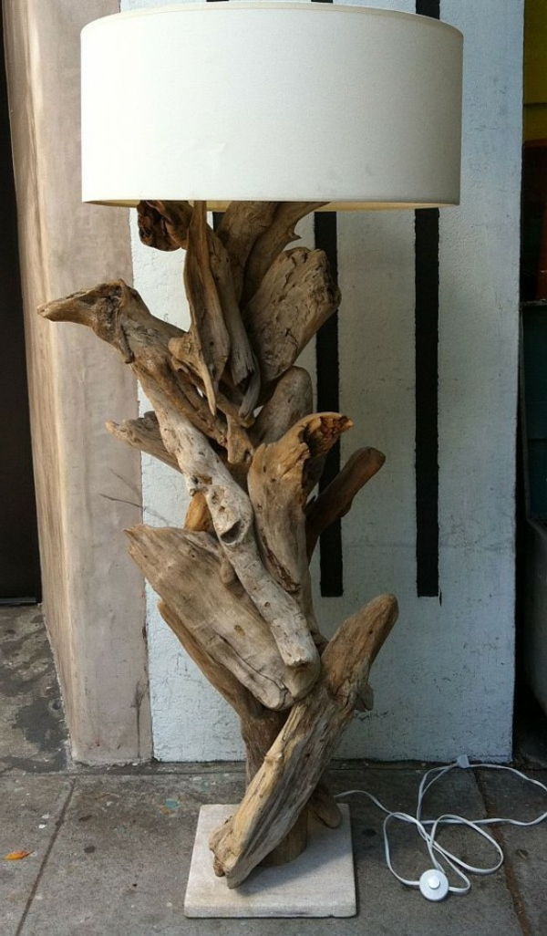 Sodobni model svetilke - zgrajen iz visečega lesa