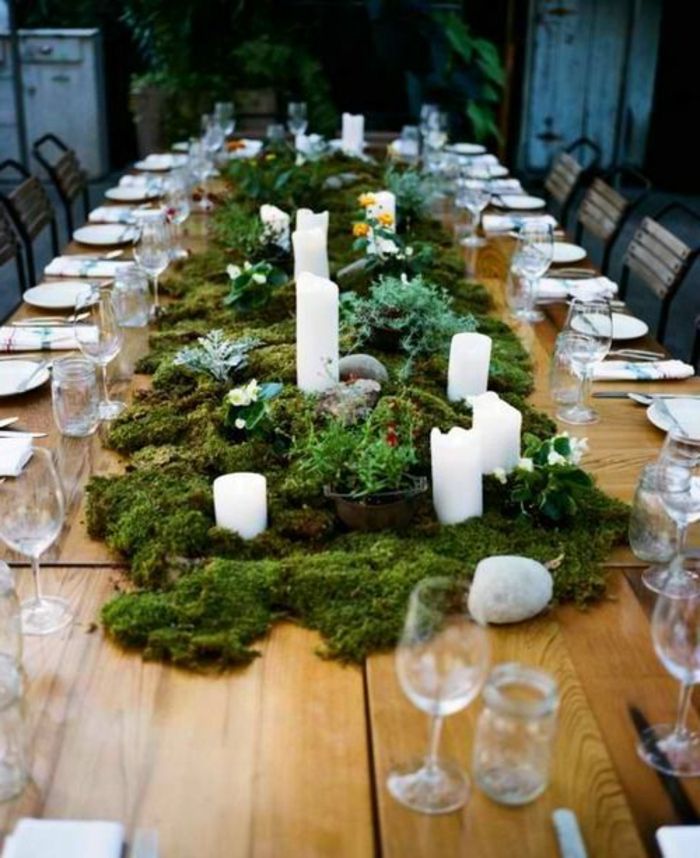 Dekoravimo idėjos pavasario-Moss-balta-žvakė ant stalo-of-medienos