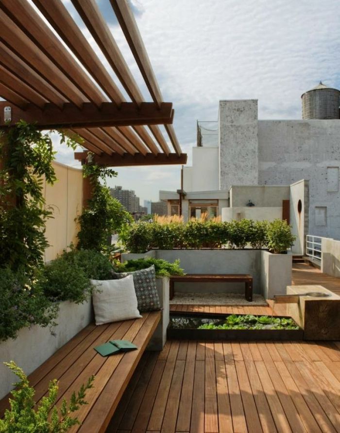 terasa design terasa blazina dekoracija z zelenimi rastlinami lep oblaki leseno pohištvo