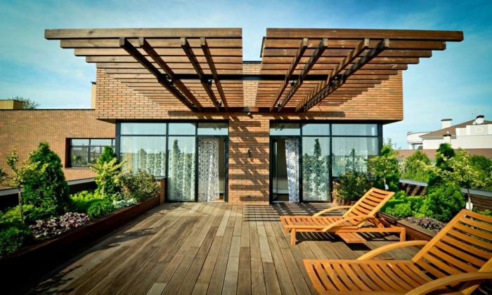 ideja za teraso ideja velika terasa ležalnik dolge lesena stabilna stabilna lepa rastlinski kotiček