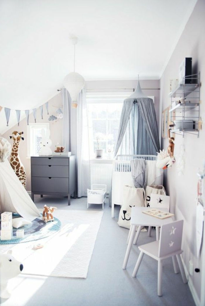 Çocuk odası tasarım fikirleri renkli bebek odası dolu oyuncak ve dekorasyon fikirleri gri zürafa