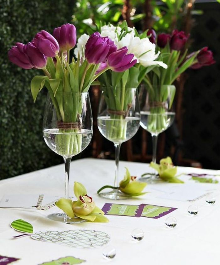 slávnostné stolové dekorácie, poháre na víno, tulipány, orchidey, ozdobte stôl