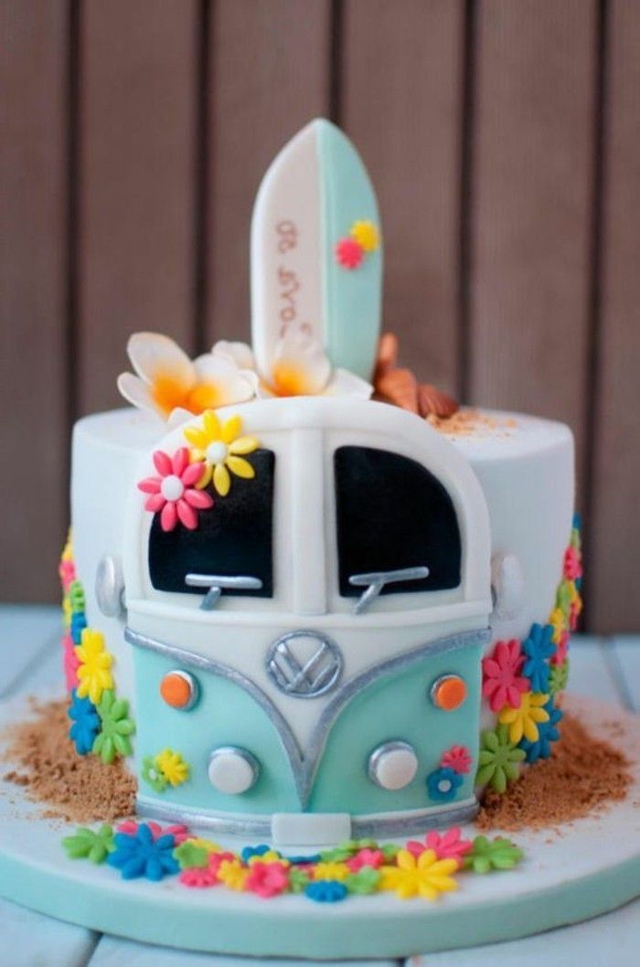 -decorated farebné narodeninovú tortu-in-the-form-of-Volkswagen Van