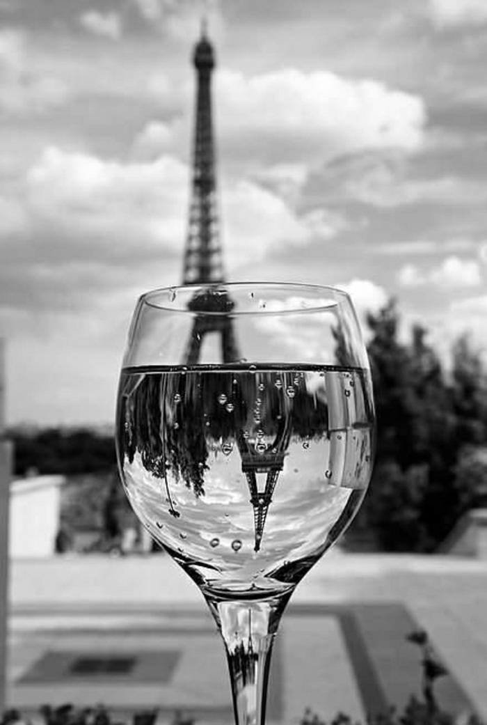 reflecție de sticlă Turnul Eiffel
