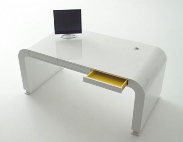 birou designer - model inteligent alb, cu un monitor pătrat pe acesta