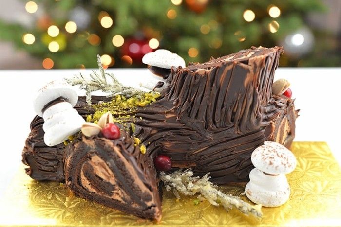 sladica-za-božično-Buche de Noël-preprosto-sladico-z-kakava-in-čokolade