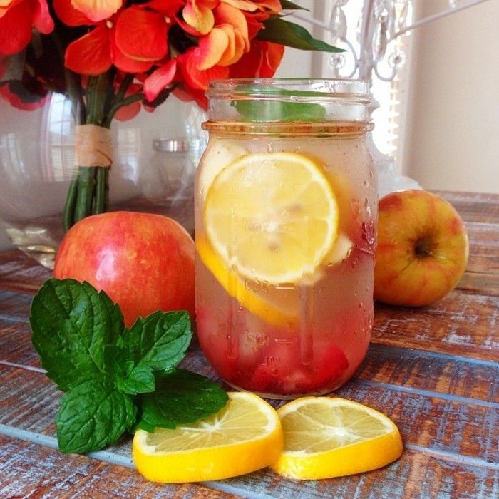 Detox detoksikacijos-limonado-obuolių, citrinų mėtų