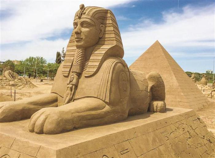 Sfinxen skulpturen-laget fra sand