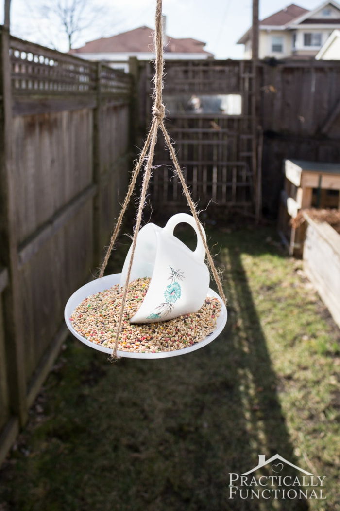 Alimentadores de pássaros para xícaras de chá, sementes e sementes de girassol para pássaros, idéia DIY simples