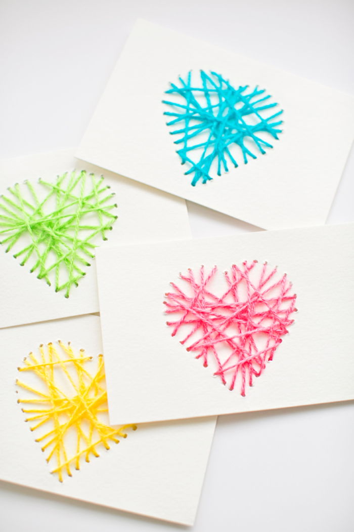 Gör vykort själv, gör material: papper, garn, nål, kreativ gåva själv