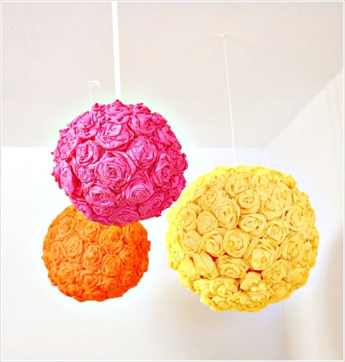 DIY lampeskjerm laget av papirblomster, lyse farger for godt humør, trinnvis instruksjoner
