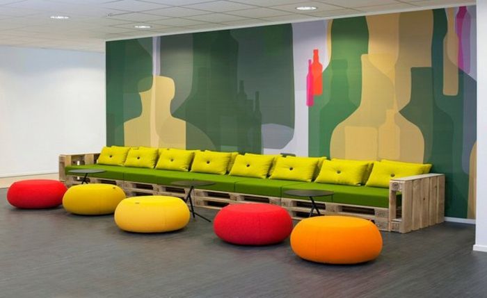 DIY-möbler-stora-vackra-mönster-soffa-and-tabeller