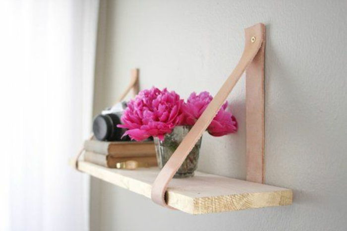câmeras DIY-parede prateleira de madeira pallet-rosa-flores-belt-livros Encontrar-parede projeto