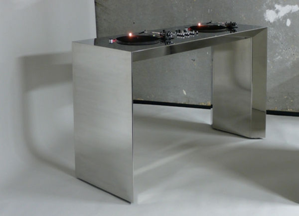 dj bord-sølv-farge-interessant teknologi