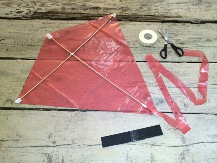 drage-bauanleitung Kite-craft set-in-rød-farge