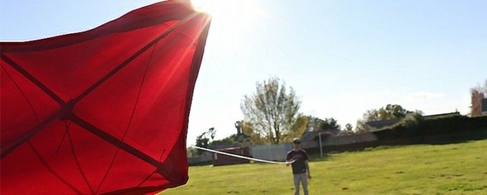 kite-building-i-rød-farge