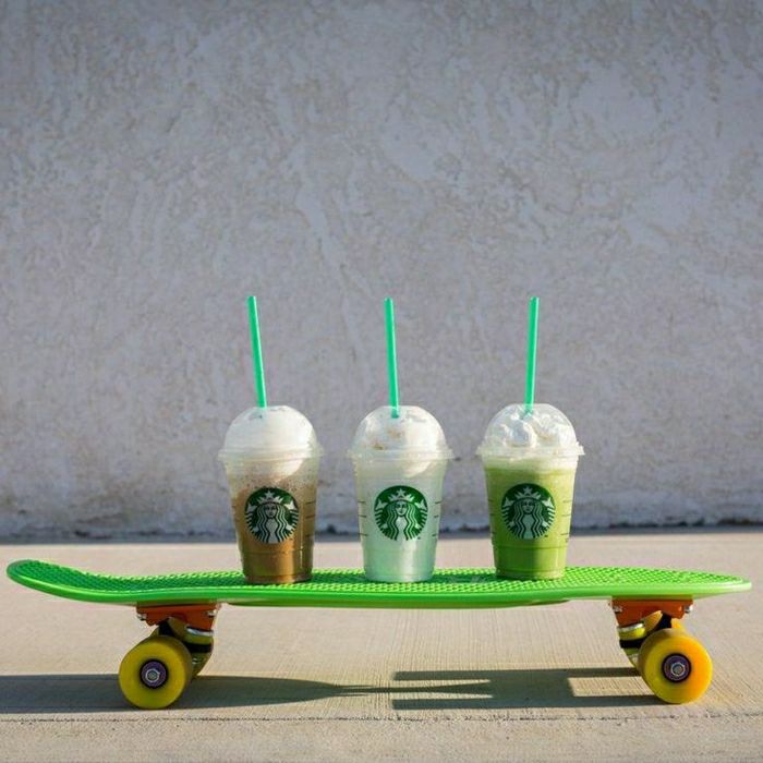 trei Starbucks cupa băuturi diferite paiele-Rollbrett