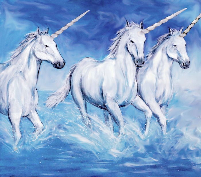 mare și trei unicornuri sălbatice albi - unicorn cu un corn alb lung