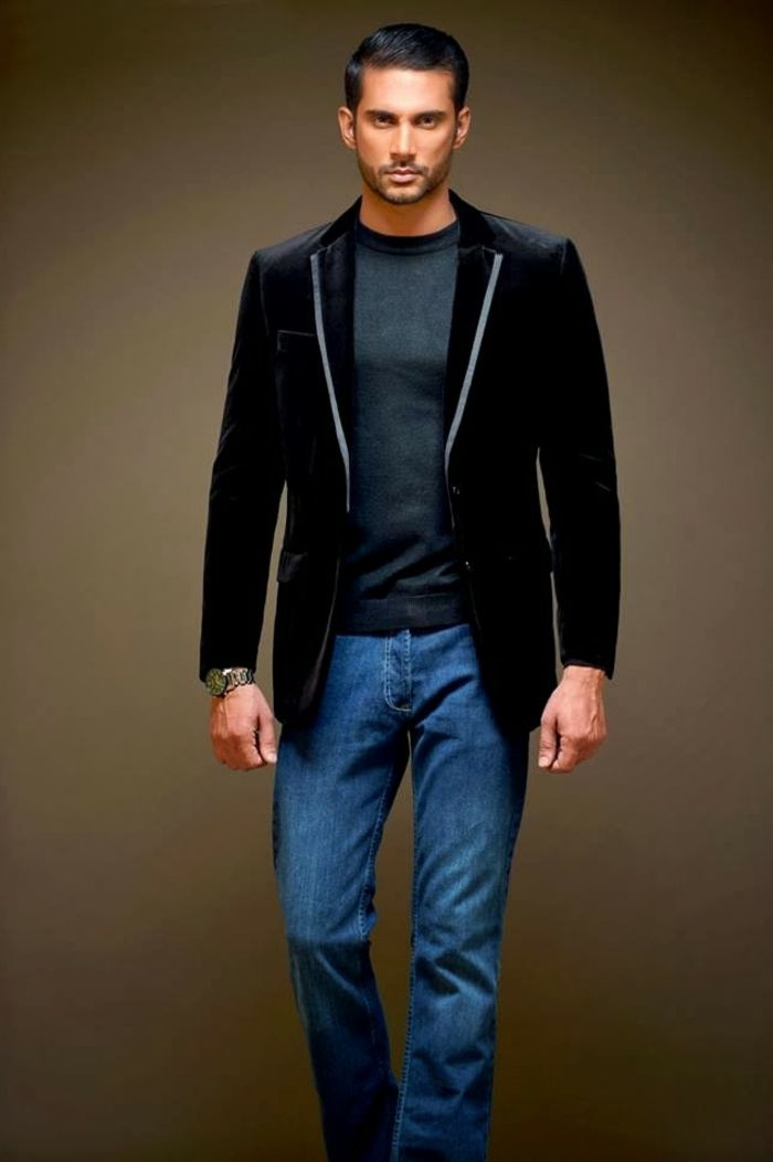 Kleskode business casual for menn jeans svart blazer t-skjorte elegant armbåndsur