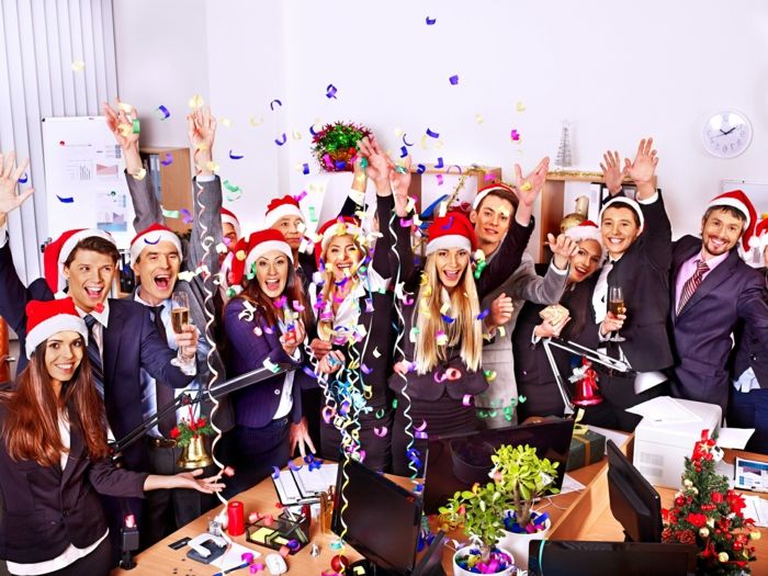 oblačenja kostum božična zabava božična ideja za praznovanje v skupini pisarniških teambuildinga