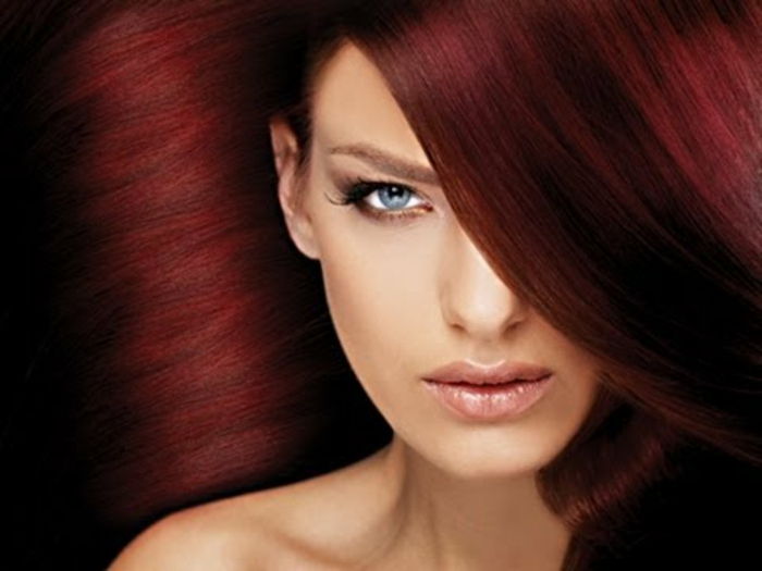 mørk rød-håret-ekstravagant utseende