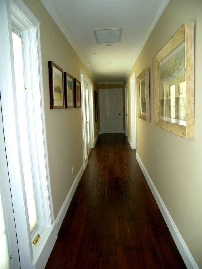 dark-korridoren-ljus-make-med-stora fönster