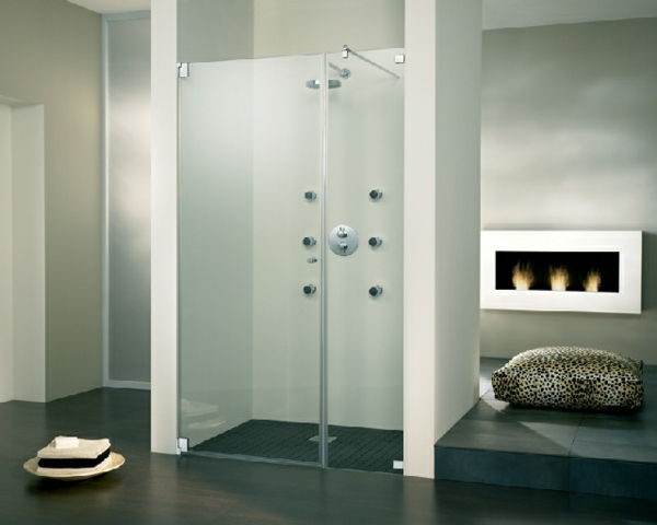 dušas-ebenerdig-modernus, pagamintas iš stiklo