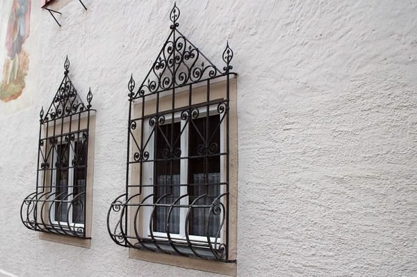 učinek polno mrežo-by-the-fenster_weiße-fasada-okno za zaščito-ideje