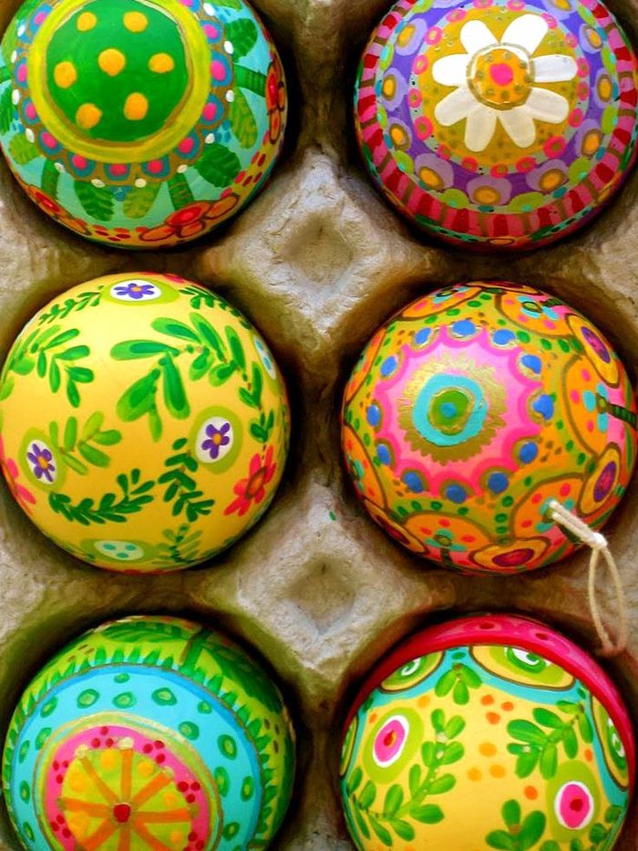 Neşeli renkler oryantal desen çiçek resimleri Paskalya yumurtaları