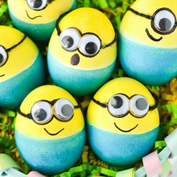 Obrázky Veľkonočné vajíčka v žltej a modrej farbe ako Minions, hrdinovia z animovaného karikatúry
