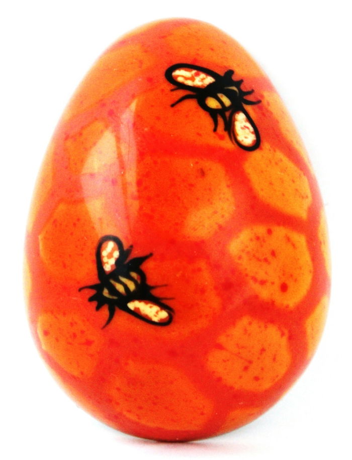 Beehive och bin ägg roligt i orange färg med geometriska mönster
